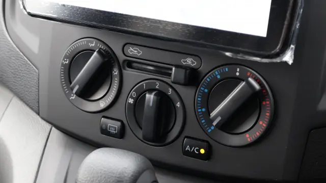 日産 バネットバン 3BF-VNM20(4WD)の写真17
