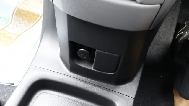 日産 バネットバン 3BF-VNM20(4WD)の写真27
