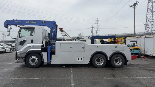 いすゞ ギガ QKG-CYZ77BM(2WD)の写真2