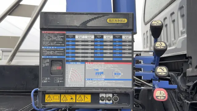 いすゞ ギガ QKG-CYZ77BM(2WD)の写真10