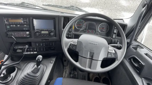 いすゞ ギガ QKG-CYZ77BM(2WD)の写真24