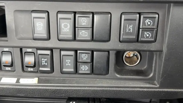 いすゞ ギガ QKG-CYZ77BM(2WD)の写真25