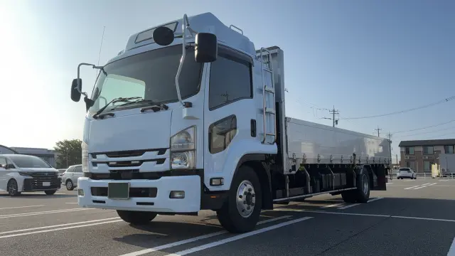いすゞ フォワード 2RG-FRR90T2(2WD)の写真1