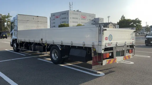 いすゞ フォワード 2RG-FRR90T2(2WD)の写真3