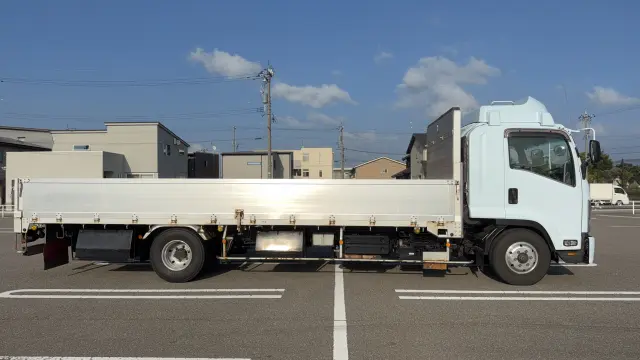 いすゞ フォワード 2RG-FRR90T2(2WD)の写真6