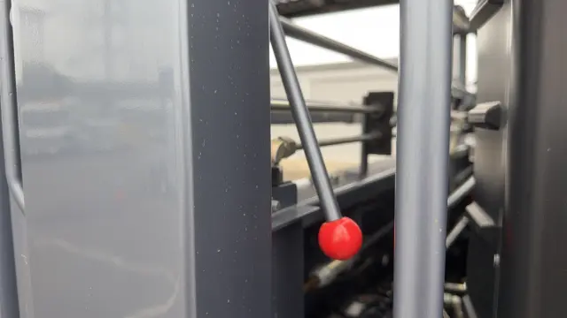 いすゞ エルフ 2RG-NPR88YM(2WD)の写真24