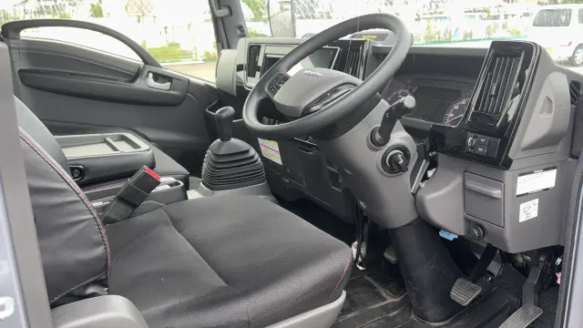 いすゞ エルフ 2RG-NPR88YM(2WD)の写真27