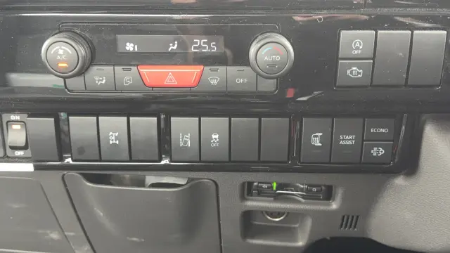 いすゞ エルフ 2RG-NPR88YM(2WD)の写真32