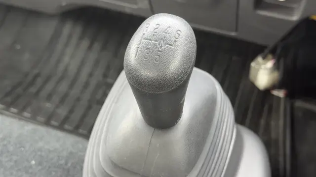 いすゞ エルフ 2RG-NPR88YM(2WD)の写真36