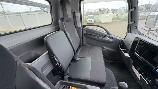いすゞ エルフ 2RG-NPR88YM(2WD)の写真37