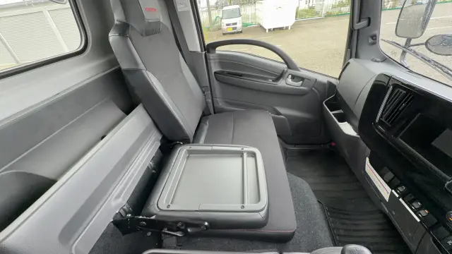 いすゞ エルフ 2RG-NPR88YM(2WD)の写真38