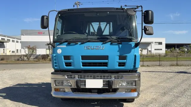 いすゞ ギガ PDG-CYM77Q8(6x2)の写真2