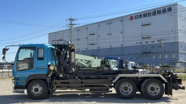 いすゞ ギガ PDG-CYM77Q8(6x2)の写真3
