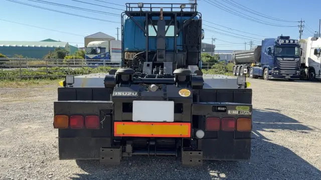 いすゞ ギガ PDG-CYM77Q8(6x2)の写真5