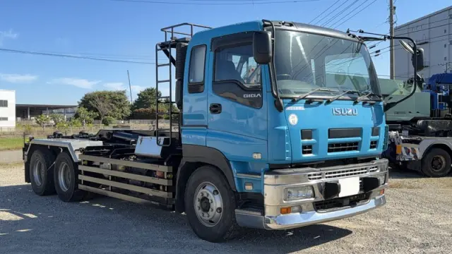 いすゞ ギガ PDG-CYM77Q8(6x2)の写真7