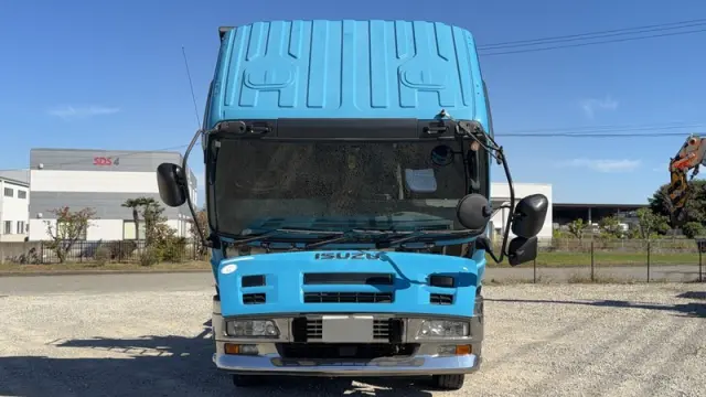 いすゞ ギガ PDG-CYM77Q8(6x2)の写真8