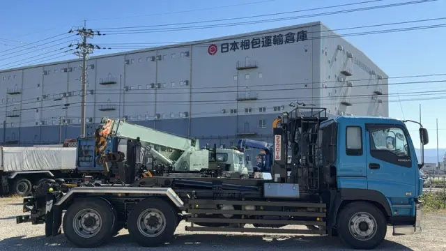 いすゞ ギガ PDG-CYM77Q8(6x2)の写真13
