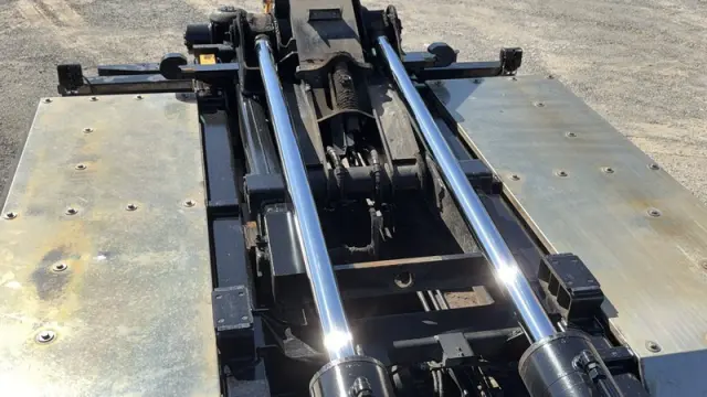 いすゞ ギガ PDG-CYM77Q8(6x2)の写真14