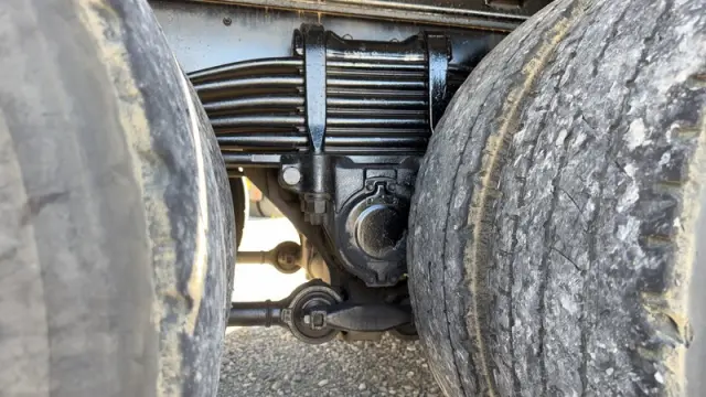 いすゞ ギガ PDG-CYM77Q8(6x2)の写真27