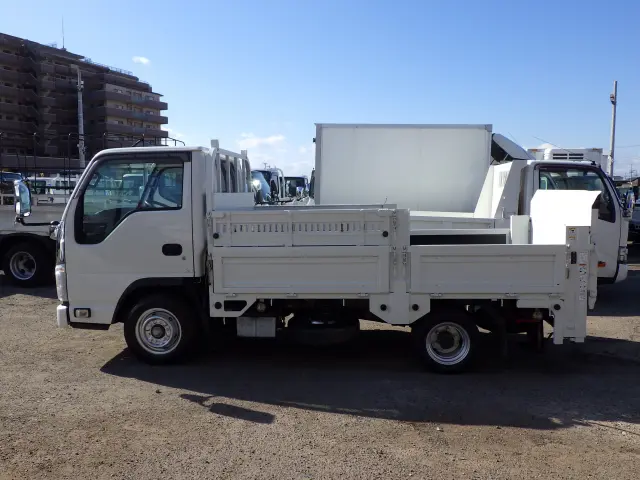 いすゞ エルフ TRG-NHR85A(2WD)の写真3