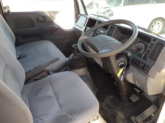 いすゞ エルフ TRG-NHR85A(2WD)の写真6