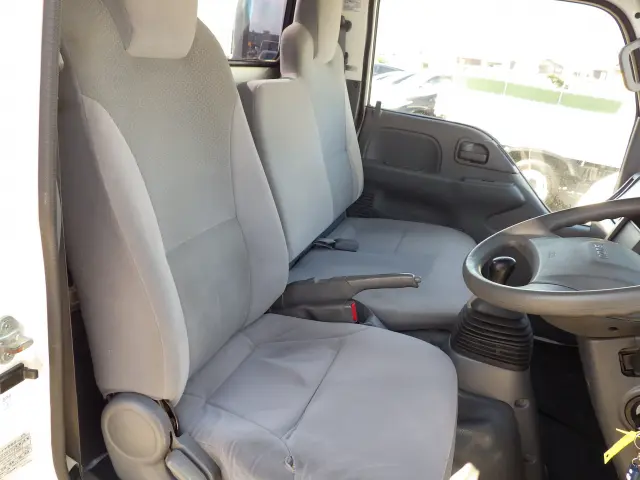 いすゞ エルフ TRG-NHR85A(2WD)の写真8