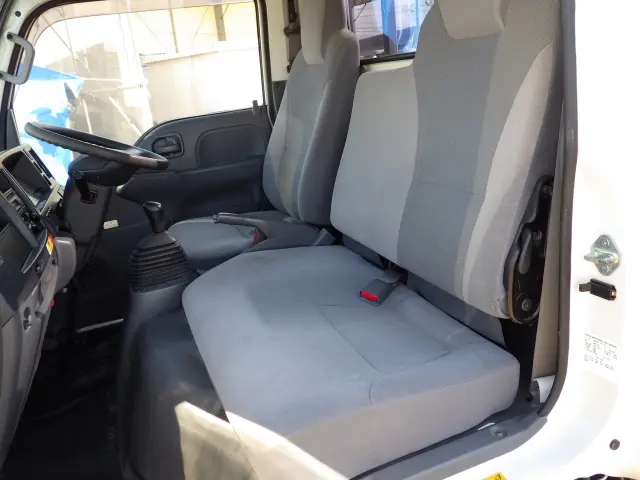 いすゞ エルフ TRG-NHR85A(2WD)の写真9