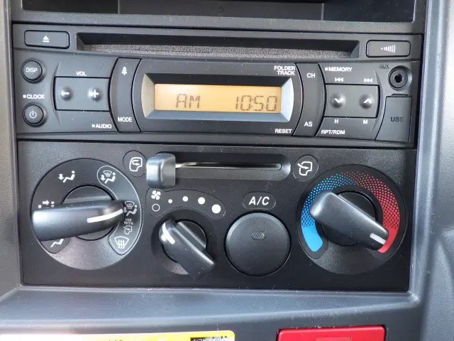 いすゞ エルフ TRG-NHR85A(2WD)の写真10