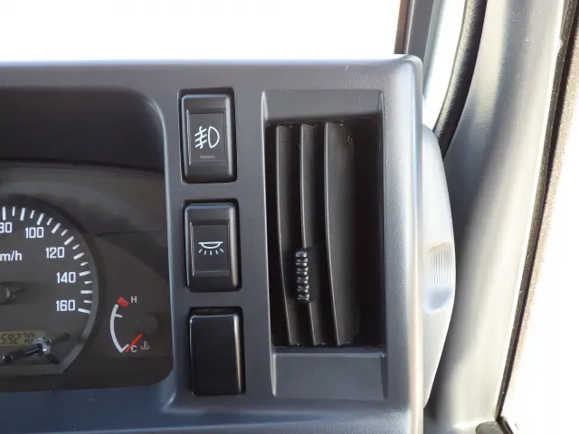 いすゞ エルフ TRG-NHR85A(2WD)の写真13