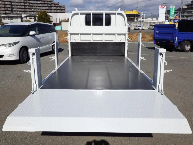 いすゞ エルフ TRG-NHR85A(2WD)の写真19