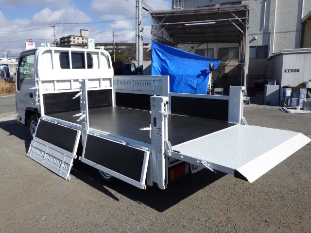 いすゞ エルフ TRG-NHR85A(2WD)の写真19