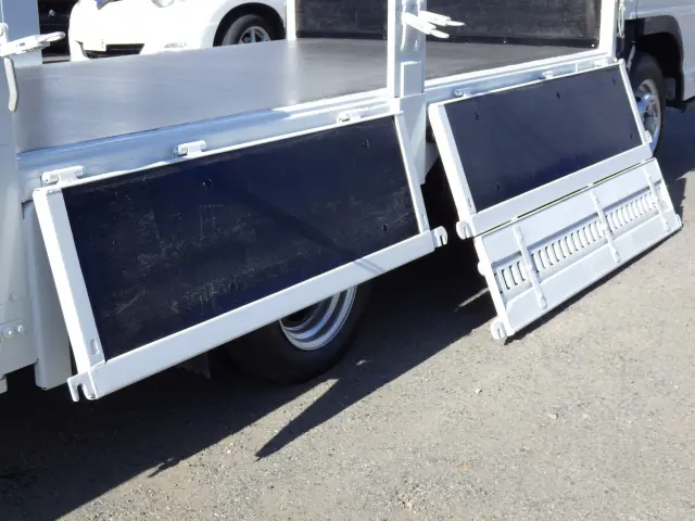 いすゞ エルフ TRG-NHR85A(2WD)の写真22