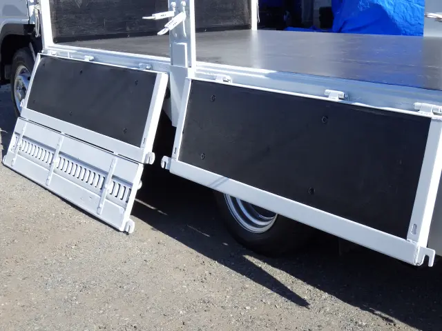 いすゞ エルフ TRG-NHR85A(2WD)の写真23