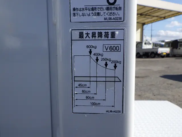 いすゞ エルフ TRG-NHR85A(2WD)の写真32