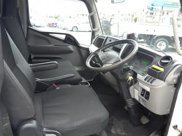 三菱 キャンター TPG-FBA50(2WD)の写真6