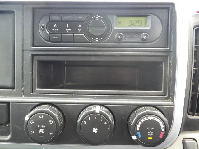 三菱 キャンター TPG-FBA50(2WD)の写真10