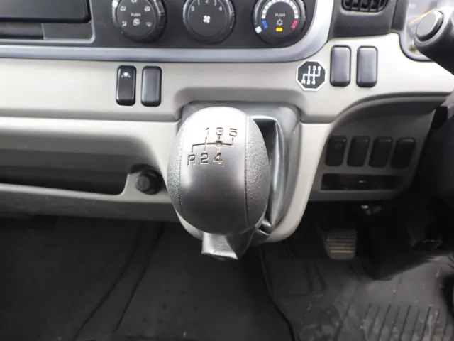 三菱 キャンター TPG-FBA50(2WD)の写真14