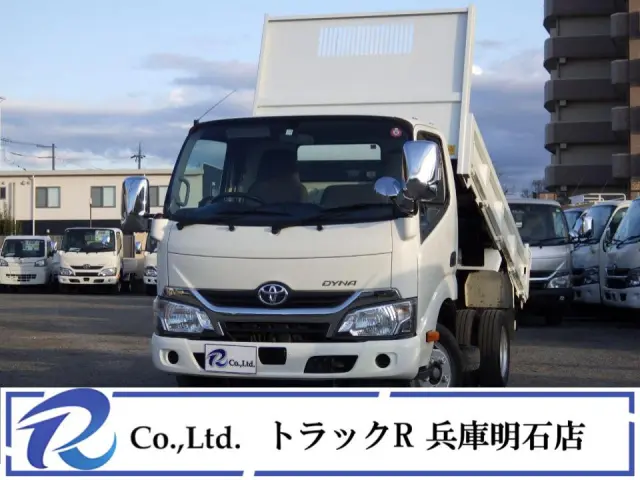 積載量２０００㎏　総重量4835㎏　極東開発ダンプ荷台内寸　３０５×１６０×３２　車両外寸　４６８×１６９×１９６　全低床　荷台地上高８２㎝　ロックピン　あゆみ掛け　坂道発進補助装置　５速ＭＴ|トヨタ ダイナ TKG-XZC610D(2WD)の写真1