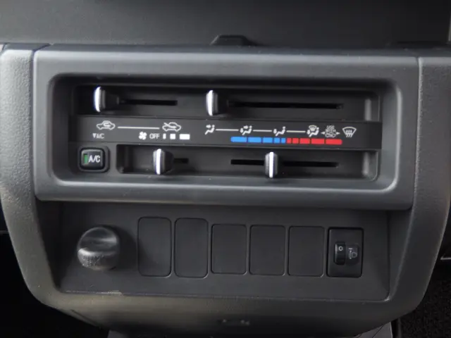 ダイハツ ハイゼットトラック EBD-S500P(2WD)の写真11