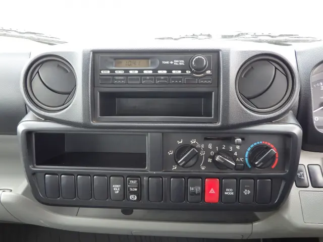 トヨタ ダイナ TKG-XZU605(2WD)の写真9