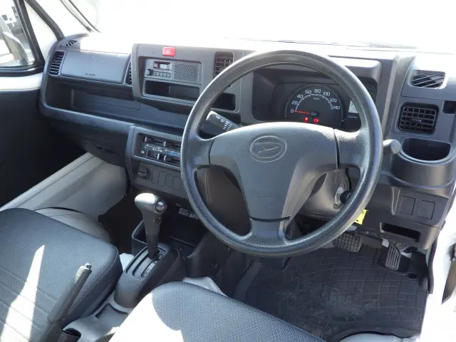 ダイハツ ハイゼットトラック EBD-S500P(2WD)の写真6