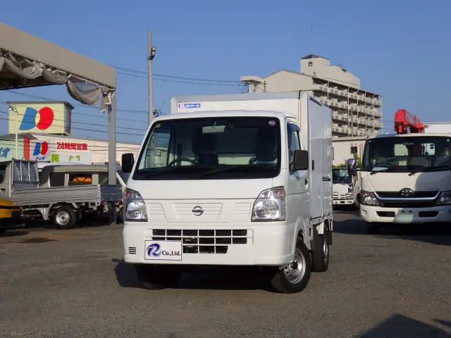 保冷パネルバン　積載量３５０㎏　左スライド扉　リア観音扉　荷室内寸１８０×１３２×１１６　車両外寸３３９×１４７×１９５荷台地上高約７２㎝　東洋ブラザー製　室内灯　ナビ　バックモニター　ＥＴＣ|日産 クリッパートラック EBD-DR16T(2WD)の写真1