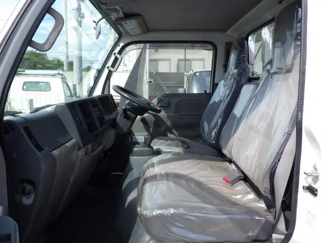 いすゞ エルフ TKG-NKR85A(2WD)の写真8