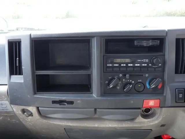 いすゞ エルフ TKG-NKR85A(2WD)の写真9