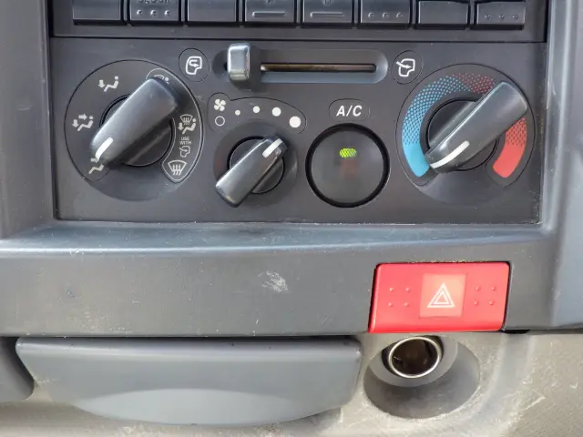 いすゞ エルフ TKG-NKR85A(2WD)の写真12