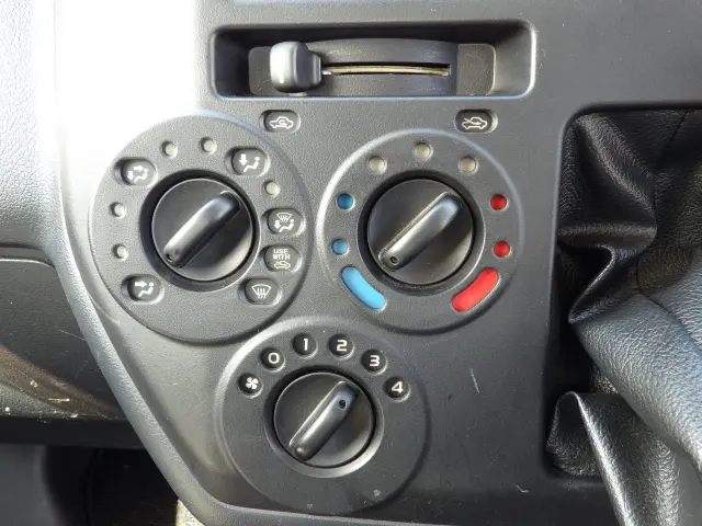 トヨタ タウンエーストラック DBF-S402U(2WD)の写真12