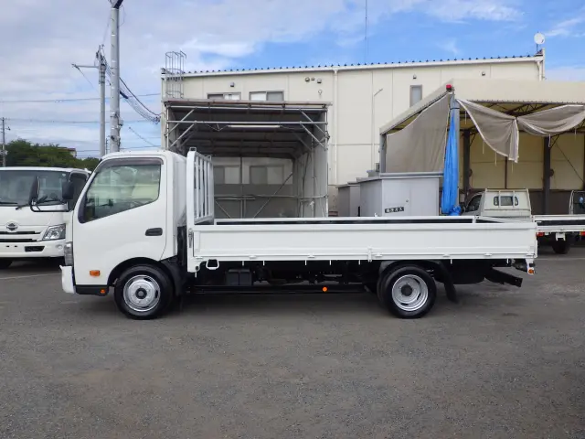 トヨタ ダイナ 2RG-XZU710(2WD)の写真3