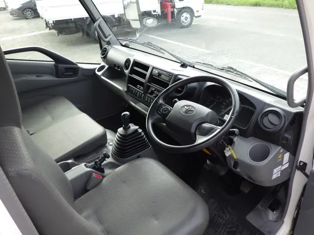 トヨタ ダイナ 2RG-XZU710(2WD)の写真6