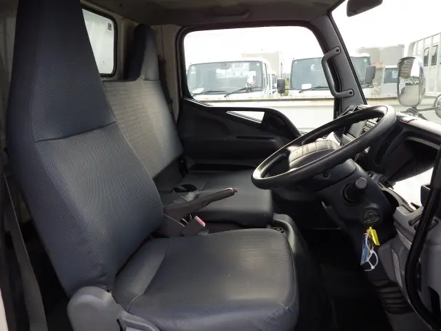 三菱 キャンター TKG-FBA60(2WD)の写真8
