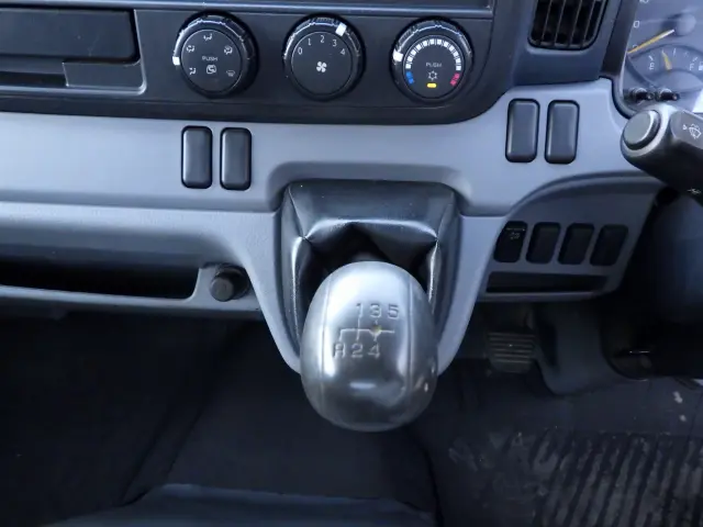 三菱 キャンター TKG-FBA60(2WD)の写真11